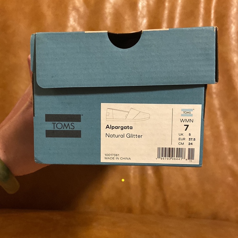 TOMS - Picture 7 of 7